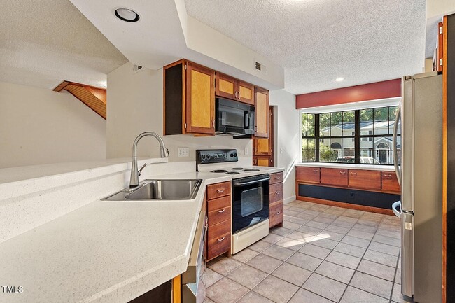 Building Photo - 7820 Falcon Rest Cir