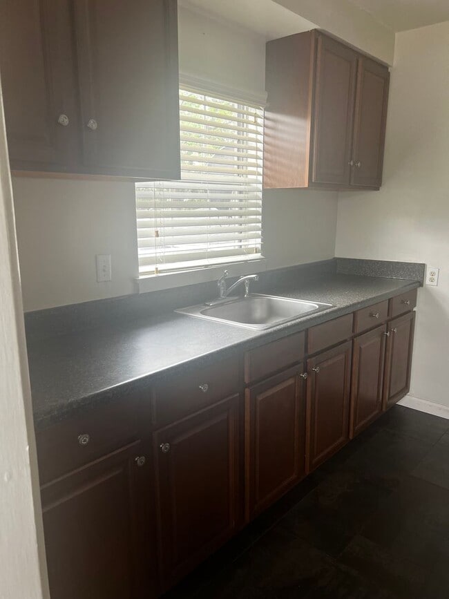 Building Photo - Delaney Park Apartment