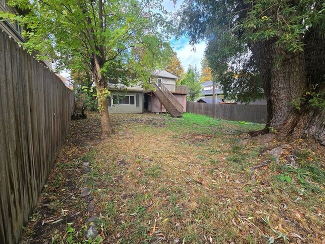 Building Photo - Large Beautiful South Hill Home! Available...