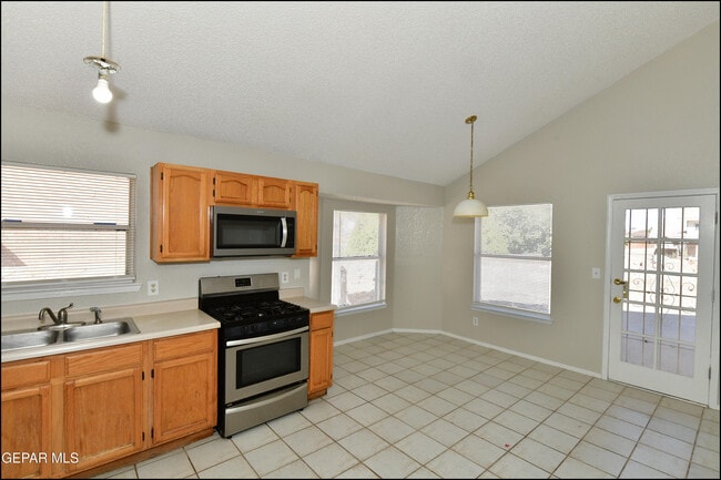 Building Photo - 12257 Robert Dahl Dr
