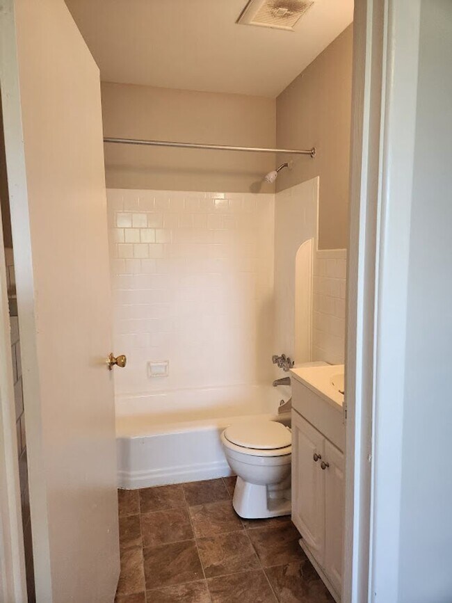 Building Photo - Executive Suites 2
