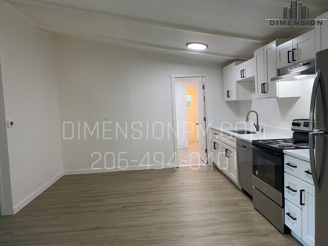 Building Photo - 4 Bed 2.5 Bath Remodelled Manufactured Home in Kent! Available NOW! Easy self showings!