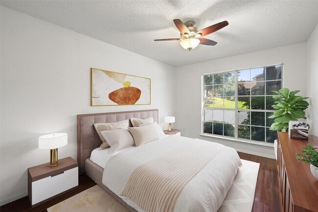 Building Photo - 1015 E Yager Ln