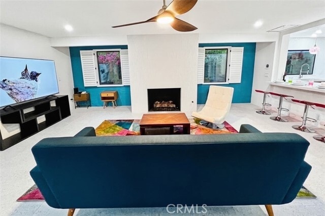 Building Photo - 1523 E San Lorenzo Rd