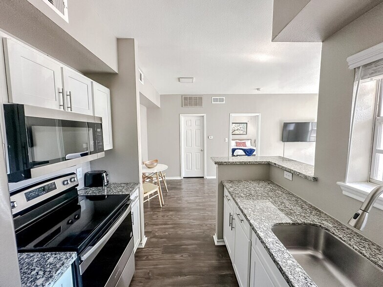 Building Photo - 6225 Saratoga Blvd