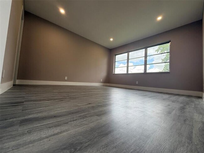 Building Photo - 8962 S Hollybrook Blvd