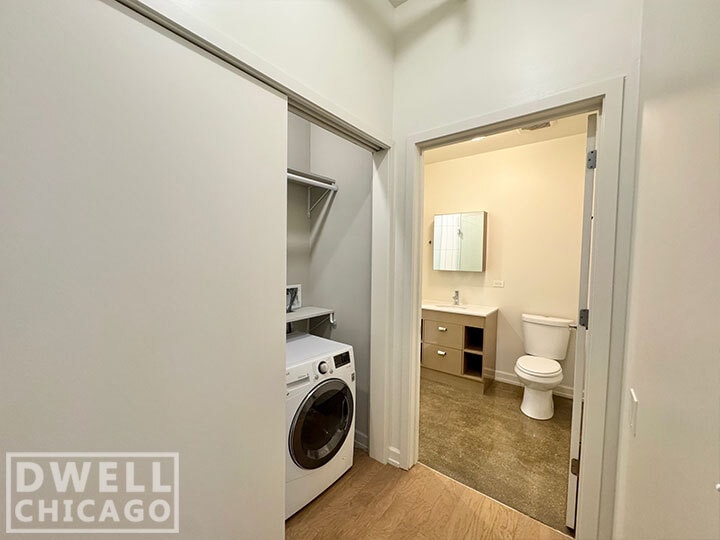 Building Photo - 102 W Chicago Ave