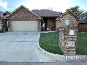 Building Photo - 1738 Sully Ct