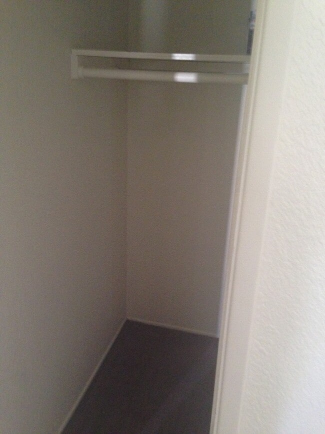 Building Photo - 2 bedroom 2 bath. Appliances included!