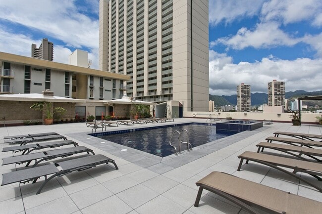 Building Photo - Walking Distance to the Beach & Furnished... Aloha Lani #1606 - 1 BD 1 BA 1 PRK