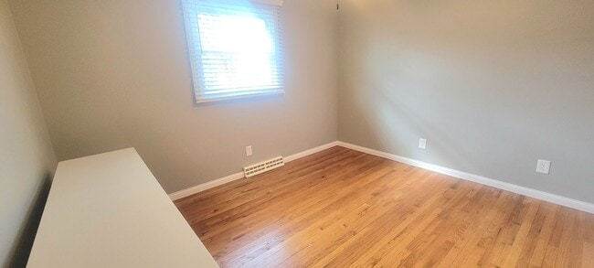 Building Photo - Small town Macon!