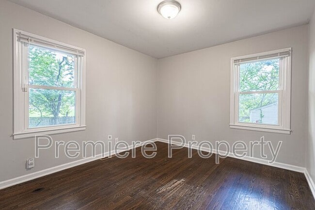 Building Photo - 10512 E 60th Terrace