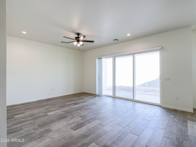 Building Photo - 11000 Cove Dr