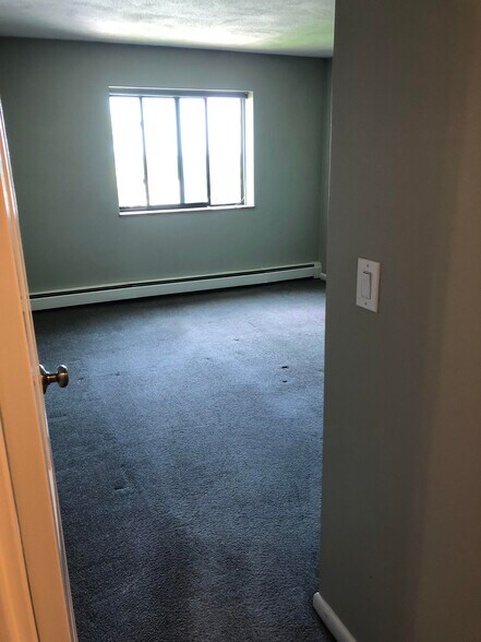 Bed Room - 100 Grand View Ave