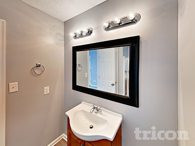 Building Photo - 4860 Country Cove Way