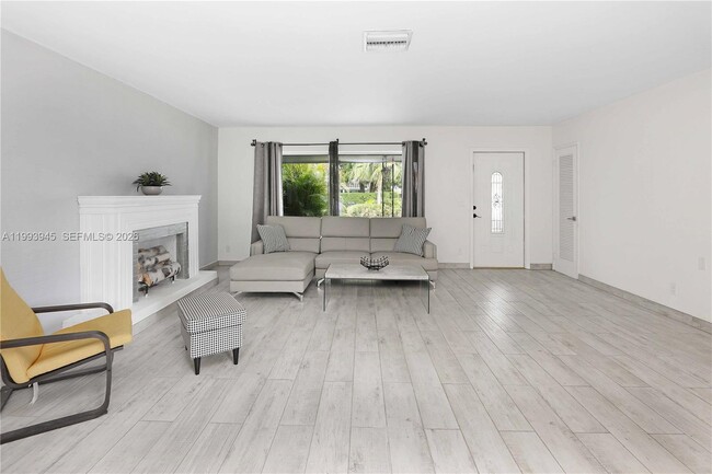 Building Photo - 1510 Hayes St