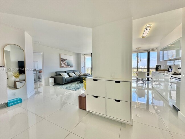 Building Photo - 3640 Yacht Club Dr