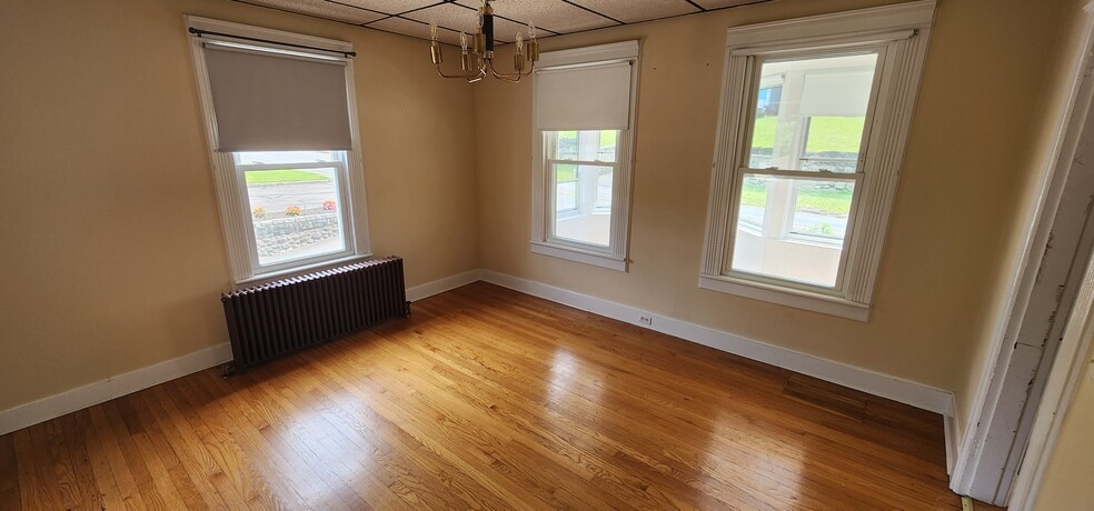 Living room - 67 Maple St