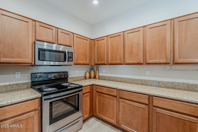 Building Photo - 519 E Rainbow Dr