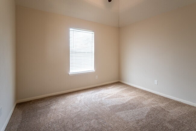 Building Photo - 6702 Albion Cresent Dr