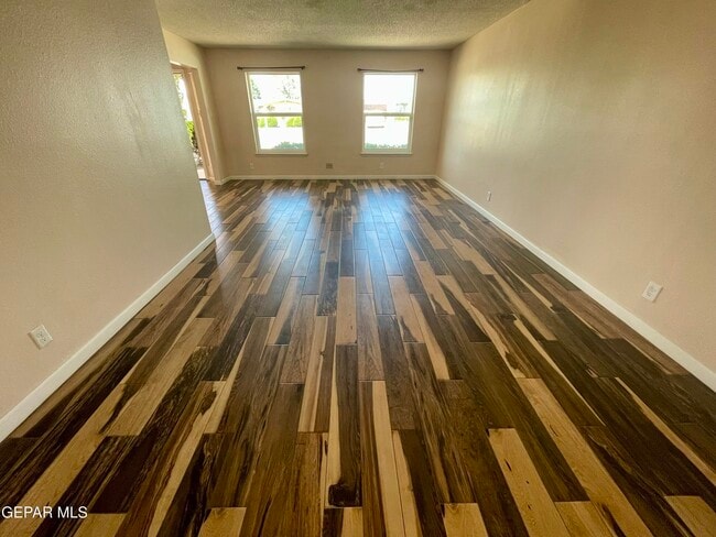 Building Photo - 9004 Lait Dr