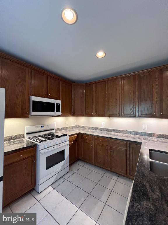 Building Photo - 5722 Governors Pond Cir