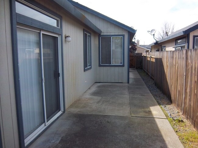Building Photo - 3bd/2ba home for rent in Sacramento!
