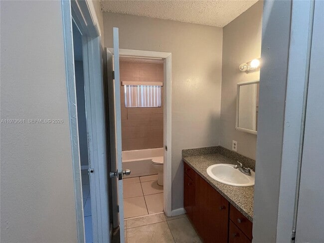 Building Photo - 716 SW 16th Ave