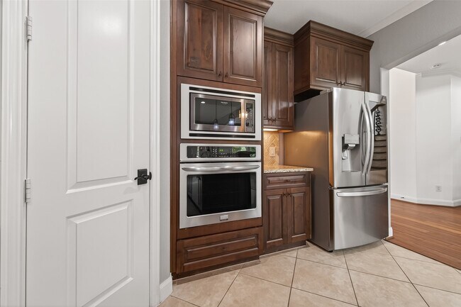 Building Photo - 2727 Carriage Hollow Ln