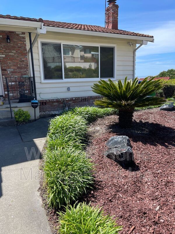 Building Photo - 16233 San Remo Dr