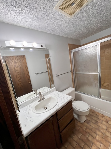 Building Photo - 123 N Locust St