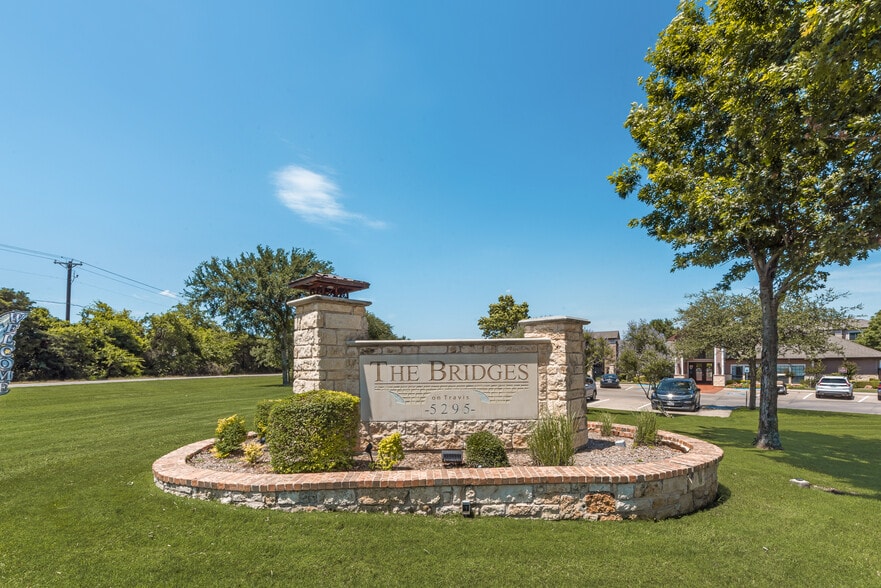 Primary Photo - The Bridges on Travis