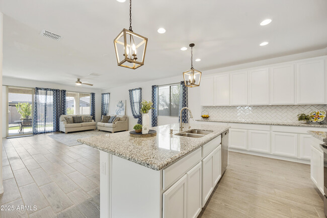 Building Photo - 5854 S Del Rancho
