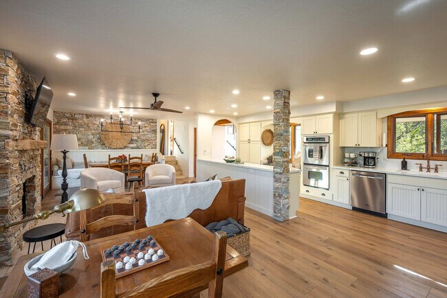 Building Photo - 43620 Washburn Dr