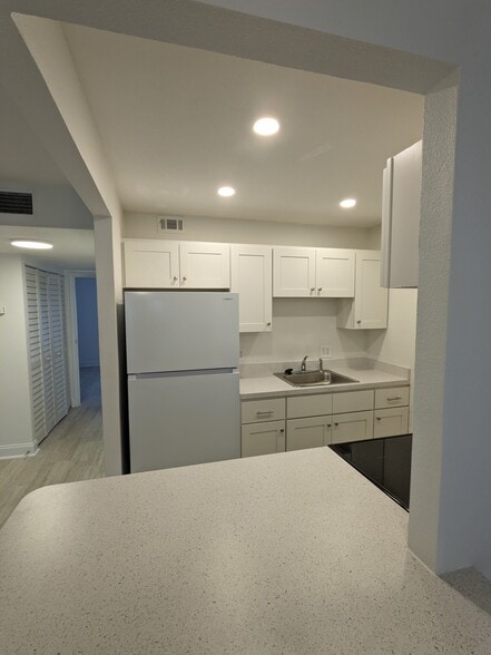 Building Photo - 359 S McMullen Booth Rd