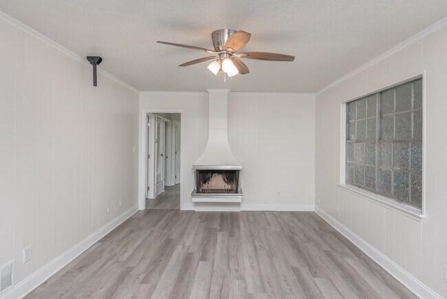 Building Photo - 3995 Tom Ln Dr