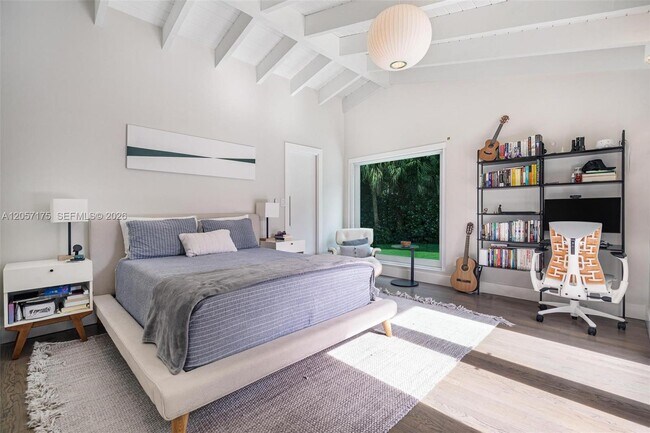 Building Photo - 510 Bargello Ave