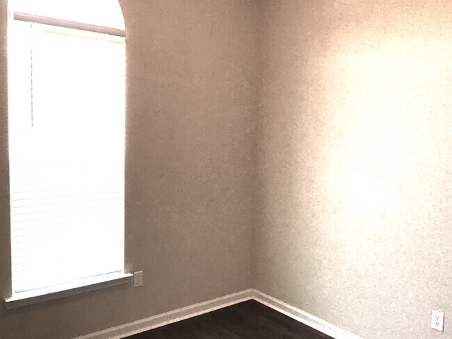 Building Photo - 30 Concordia Ct