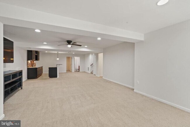 Building Photo - 5 Taylors Hl Wy