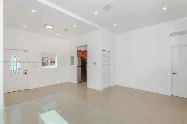 Building Photo - 1013 SW 7 ST Miami FL 33130