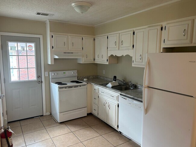 Building Photo - 140 Lanier Dr