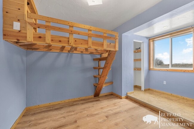 Building Photo - Charming Parker Home for Rent – Rustic Character Meets Modern Comfort!