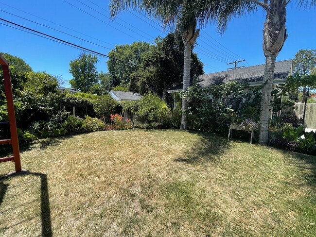 Backyard - 6947 Jellico Ave