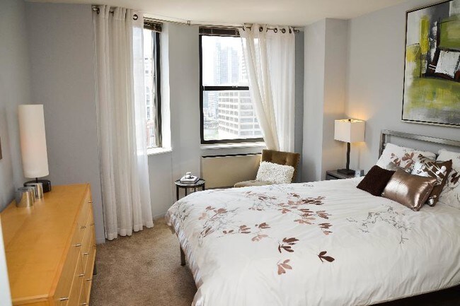 Building Photo - 326 W Illinois St