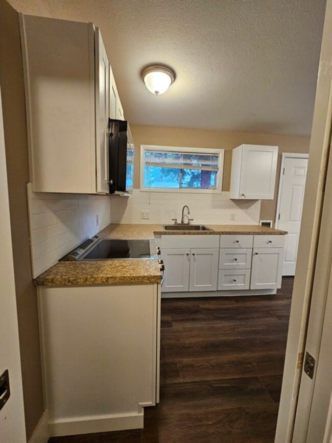 Building Photo - 1731 Wildwood Pl NE