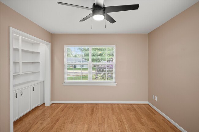 Building Photo - 3725 Murworth Dr