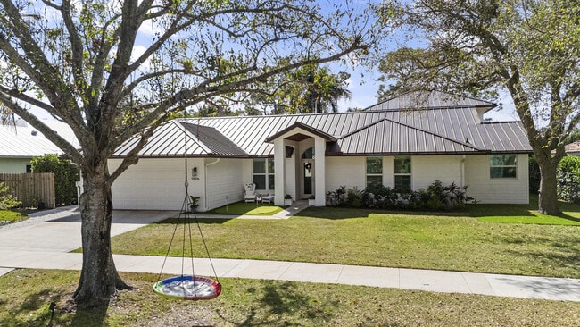 Building Photo - 9806 SE Landing Pl