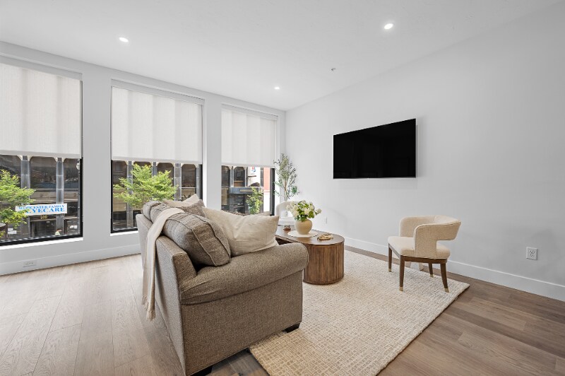 Building Photo - 416 Main St