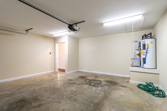 Building Photo - 624 Drakewood Rd