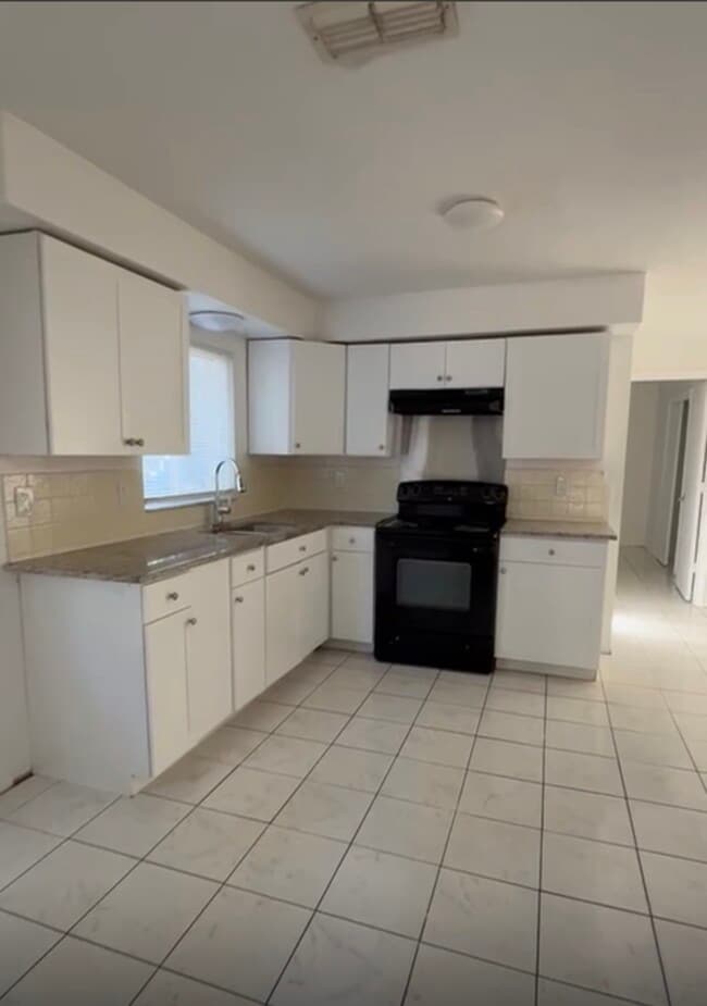 Building Photo - 12357 First St